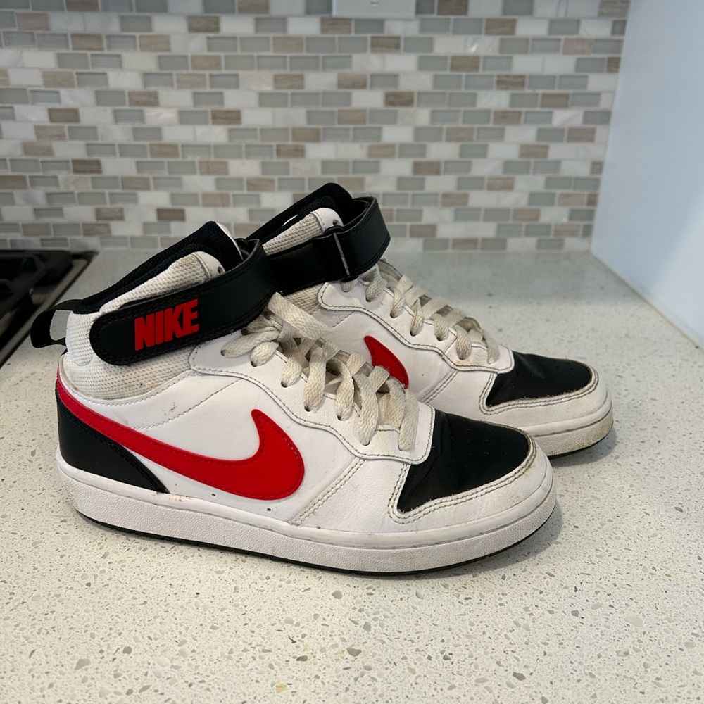 Boys Nike court borough 2 high tops - Great condition